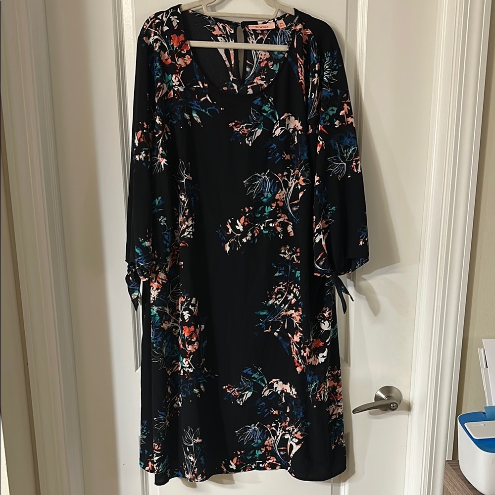 EVRI Pink Black V-Neck Bell Sleeve Dress